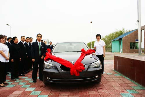 遼寧奧吉娜集團(tuán)對人才重獎豪華寶馬座駕